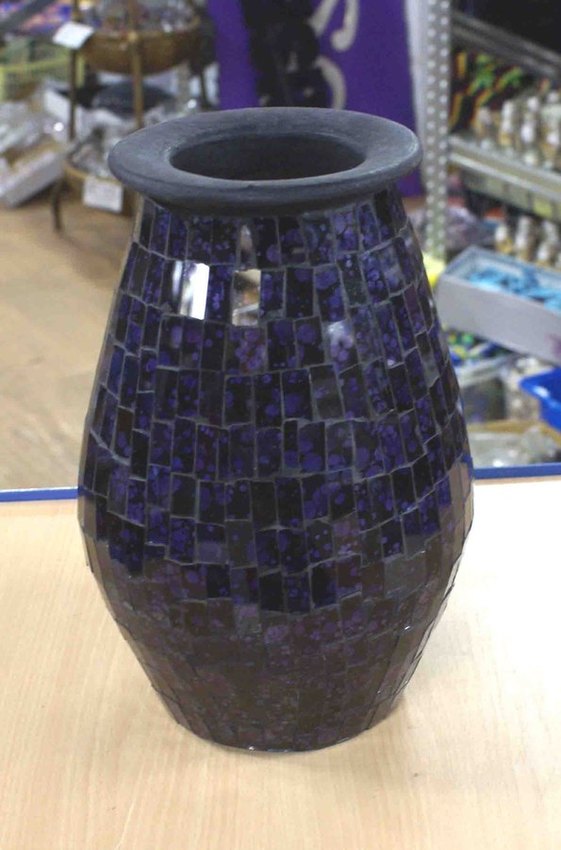 petit vase en terre cuite en mosaïque de verre