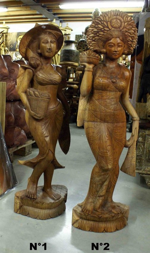petite statue de femme en bois