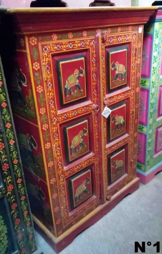 meuble de rangement en bois peint et décoré d'éléphant