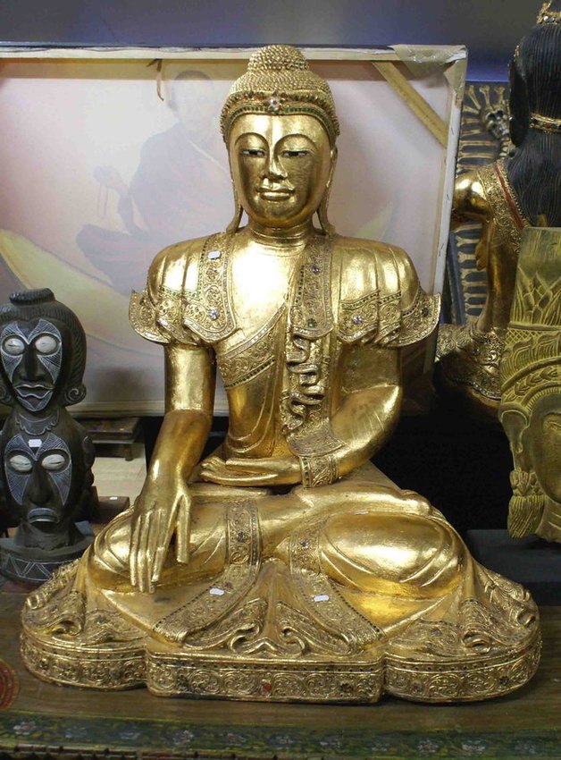 Grand Bouddha assis en bois doré