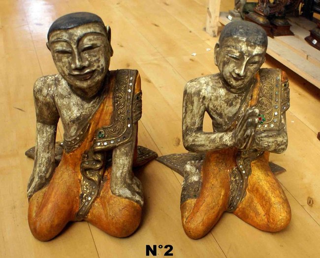 duo de moine en prière - sculpture de moine en bois