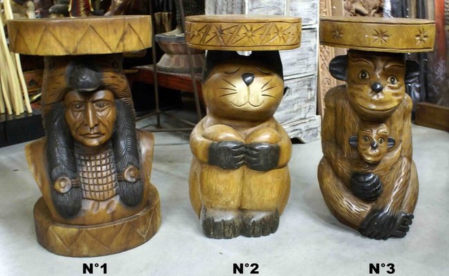 tabouret en bois sculpté d'animaux