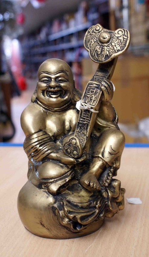 statuette de Bouddha en bronze avec une sitar
