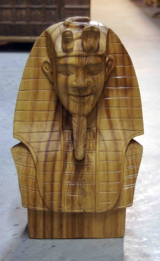 grand buste de pharaon en bois vernis