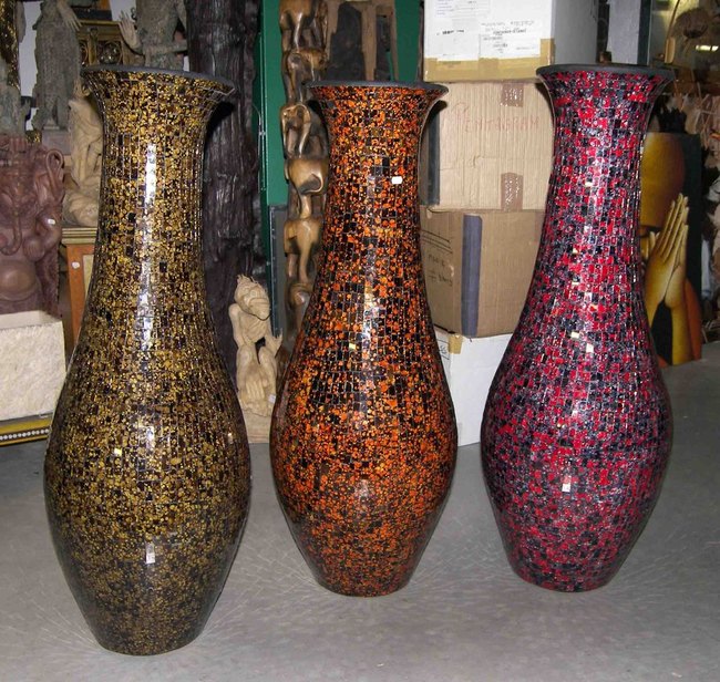 grand vase en terre cuite et mosaïque de verre