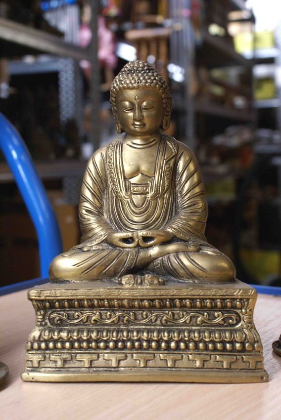 grande statue de Bouddha en bronze