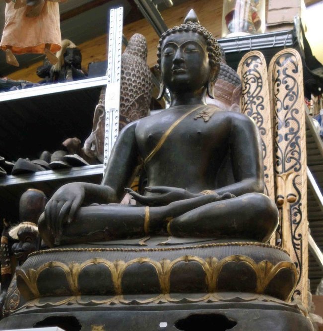 très grande statue de Bouddha en bronze