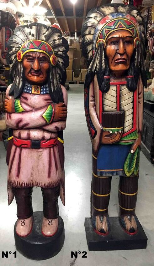 Grande statue de chef Indien d'Amérique du nord en bois