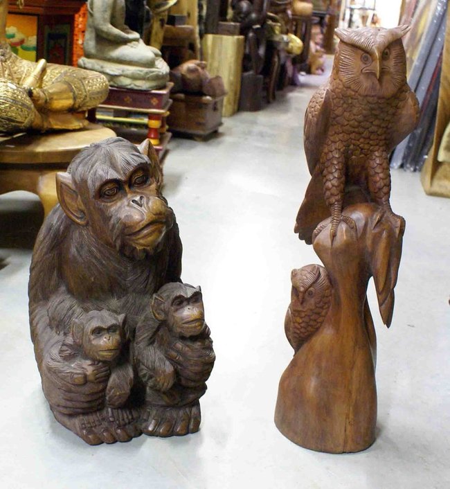 statue de singe et de hibou en bois
