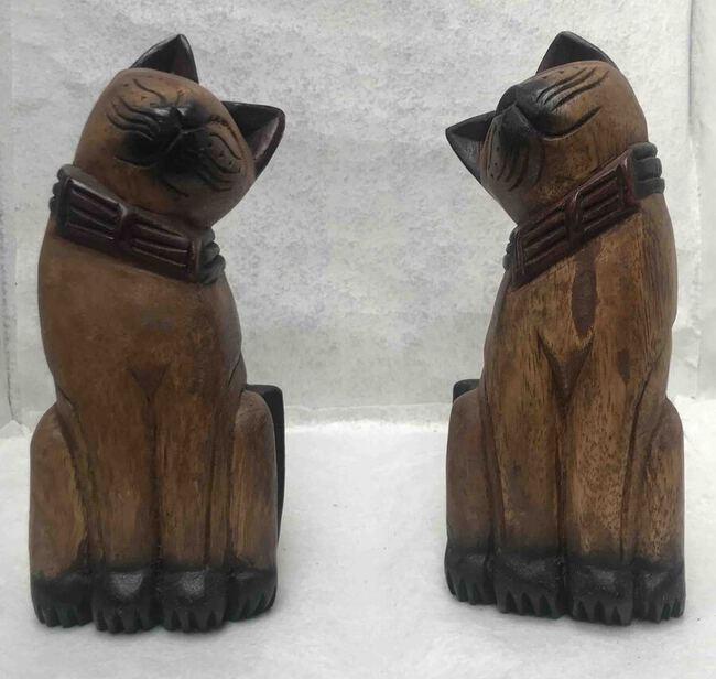Couple de chat sculpté en bois