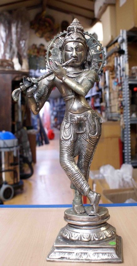 grande statue de Bouddha joueur de flute debout en bronze argenté moulé
