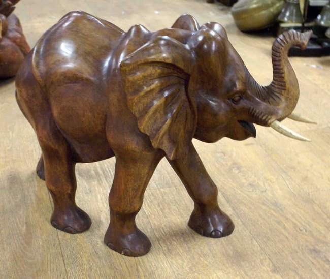 grande statue éléphant en bois