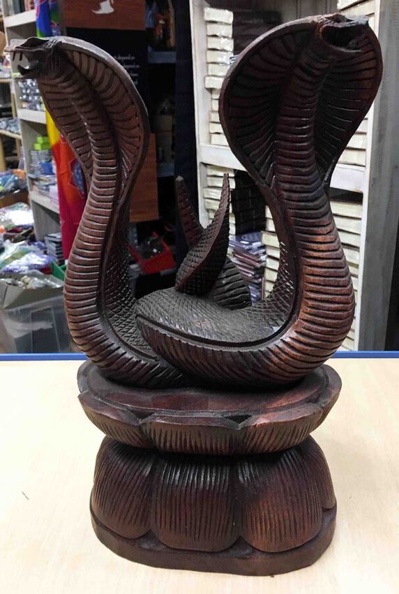 Grande statue de cobra naja à double tête en bois