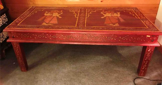 Grande table basse en bois peinte de Ganesh