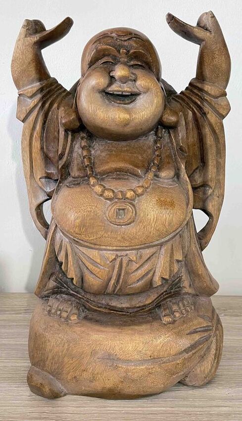 Petite statue de Bouddha rieur debout sur sac d'argent en bois
