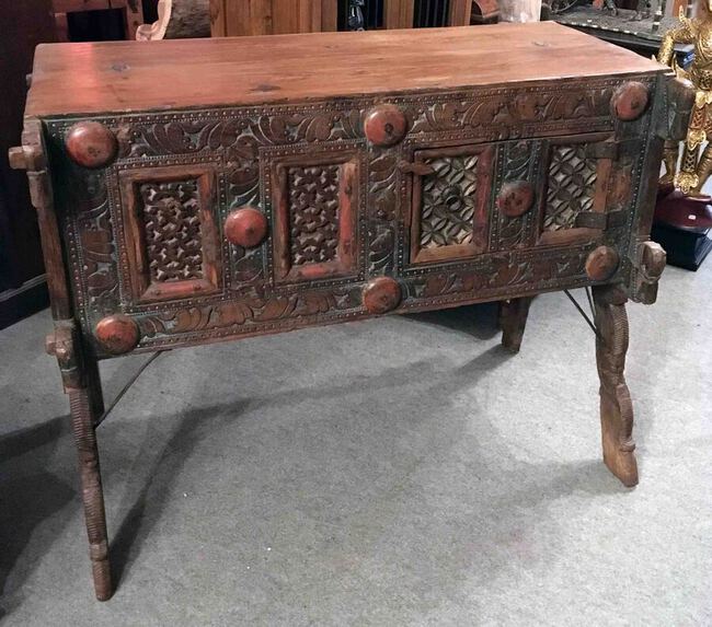 Ancien meuble de mariage en bois sculpté ou damashia