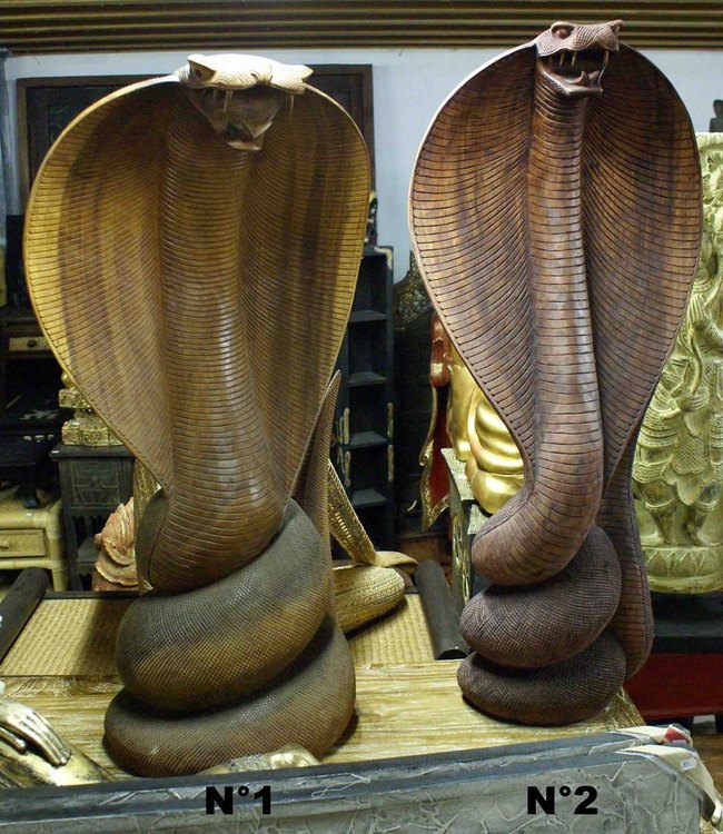 statue de COBRA naja en bois de suar sculptépar un artisan thaïlandais