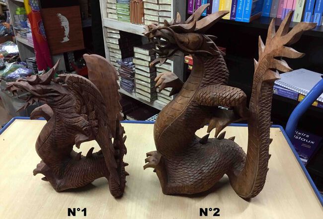 Petite statue de dragon d'eau en bois de suar
