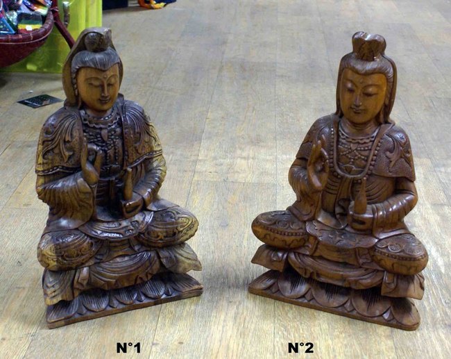 statue en bois de la déesse Kuan Yin - sculpture en bois.