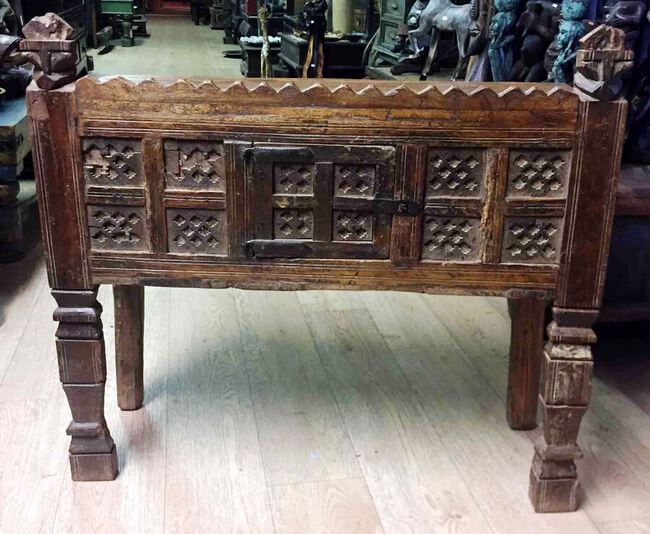 Ancien meuble de mariage Indien en bois sculpté ou Damashia en bois