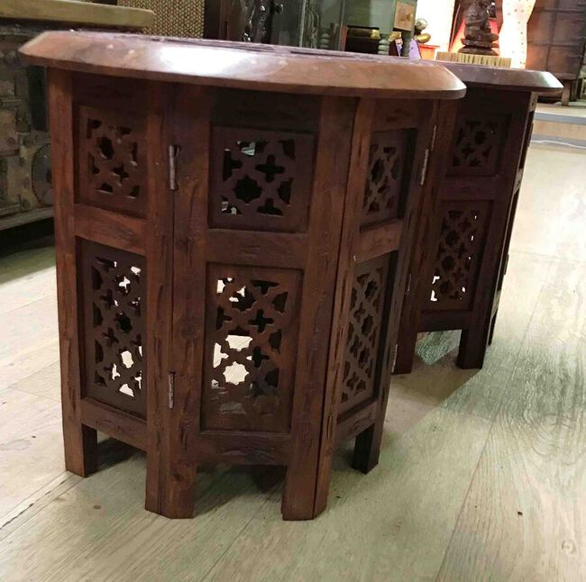 Petite table basse en bois pliable avec symbole