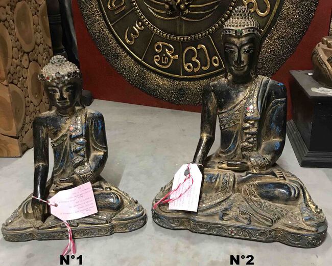 Petite statue de Bouddha assis en bois peint et doré