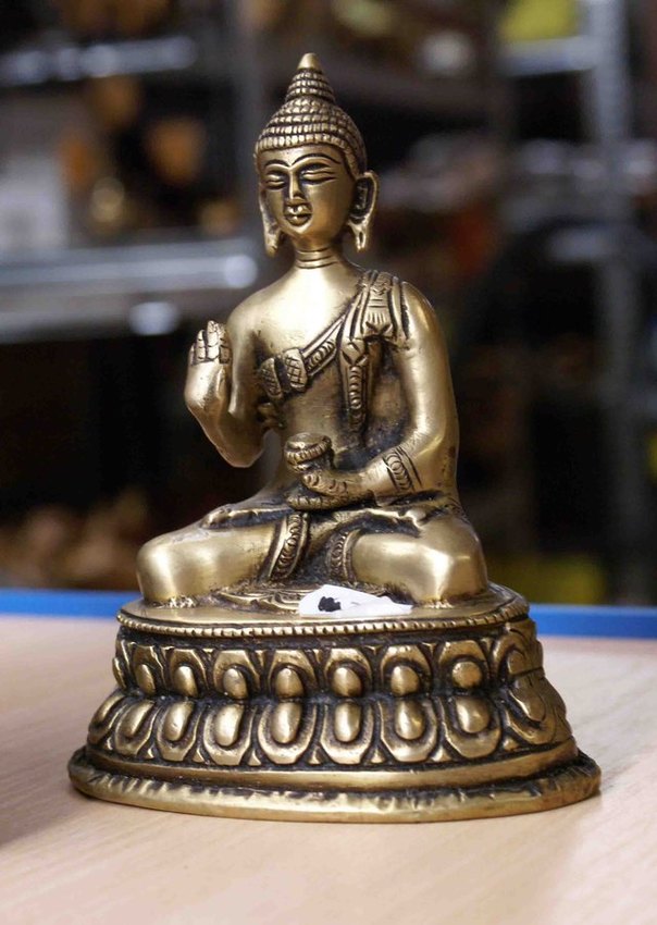 statuette de Bouddha assis en bronze