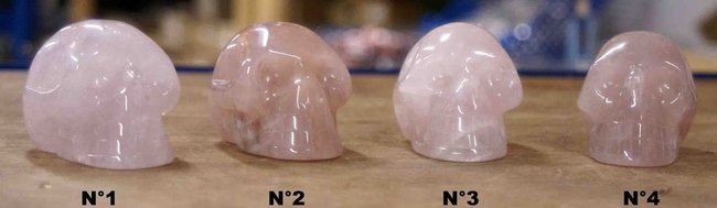 petit crâne en quartz rose sculpté