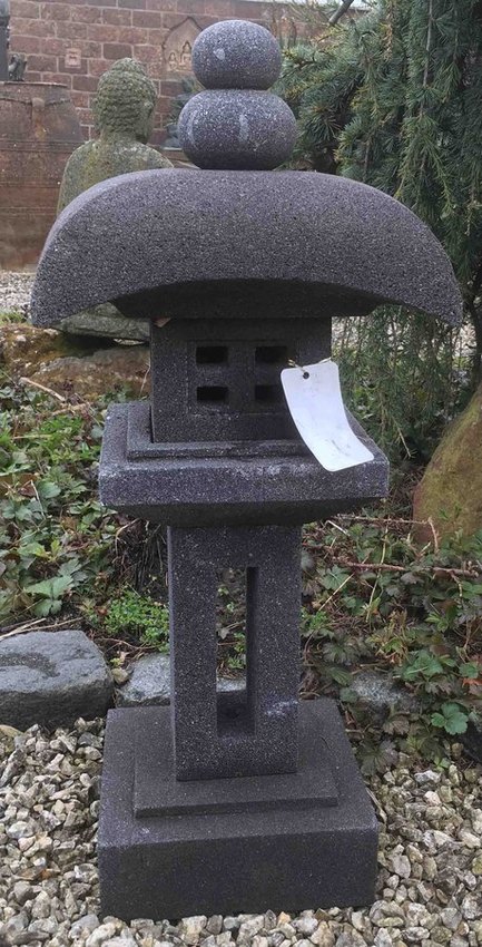 lampe Japonaise sur pied en pierre de lave naturelle