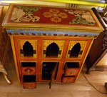 meuble temple peint d'un double dorgi, vajra