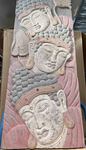 Grand cadre en bois sculpté et peint de 3 têtes de Bouddha