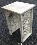 Petite table guéridon en bois sculpté