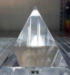 grande pyramide feng shui en cristal