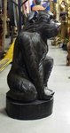 statue de gorille en bois