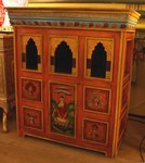 meuble temple en bois avec tiroir et porte, dorgi, vajra