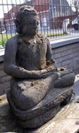 grand Bouddha assis en lotus en pierre naturelle