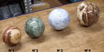 sphère en calcite bleu, bois fossilisé ou turquoise