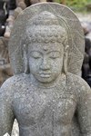grande statue de Bouddha oréolé e,