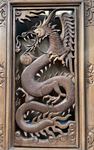 Grand cadre en bois sculpté d'un dragon
