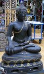 grande statue de Bouddha assis sur fleur de lotus en bronze