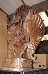 sculpture oiseau aigle garuda en bois