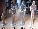 grande croix celte en bois de couleur peinte