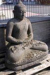 statue en pierre de Bouddha assis en lotus