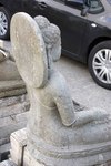 grande sculpture de Bouddha oréolée en pierre de lave