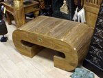 table basse en bois arrondie