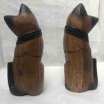 Couple de chat sculpté en bois
