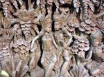 grand cadre sculpté d'une scène de vie de sita et rama