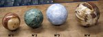 grosse boule en calcite bleu, bois fossilisé ou turquoise