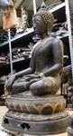 grande statue de Bouddha assis en bronze