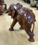 grande statue d'éléphant en bois